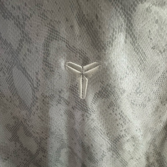 Nike Kobe Light Gray Muscle Tee Size Medium New With Tags - Picture 2 of 8